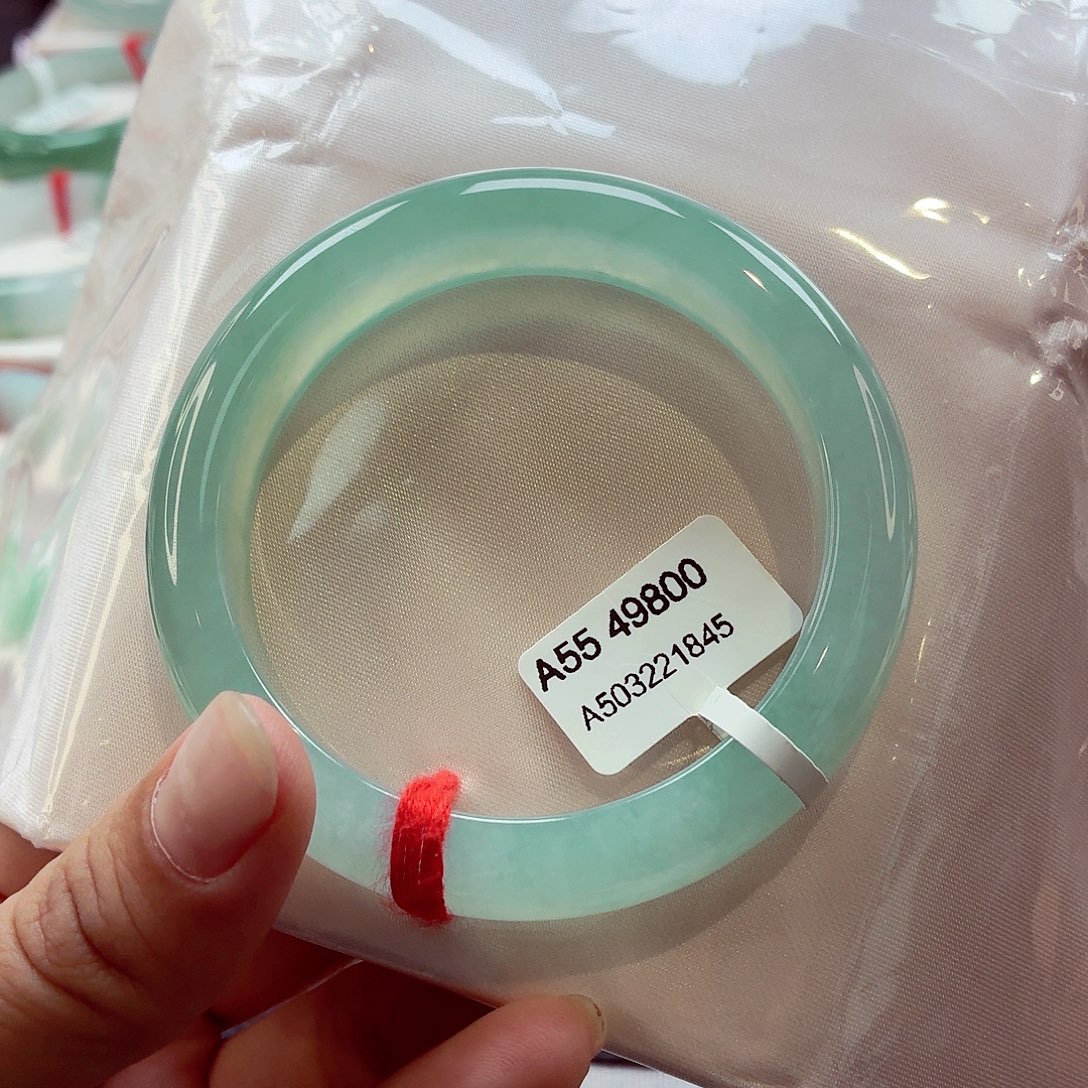 晓***慧翡翠未镶嵌手镯68