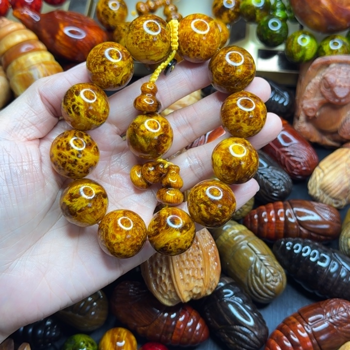 松木琥珀木文玩把件