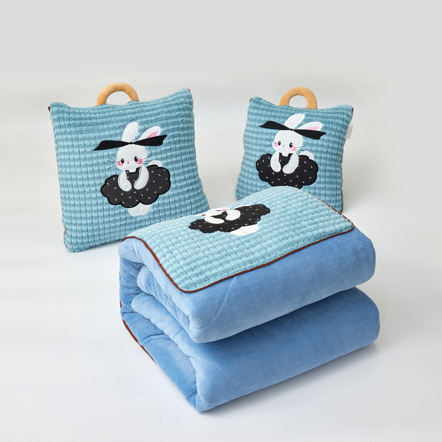 加厚多功能抱枕被子二合一可折叠汽车载办公室午睡空调被可爱毛绒