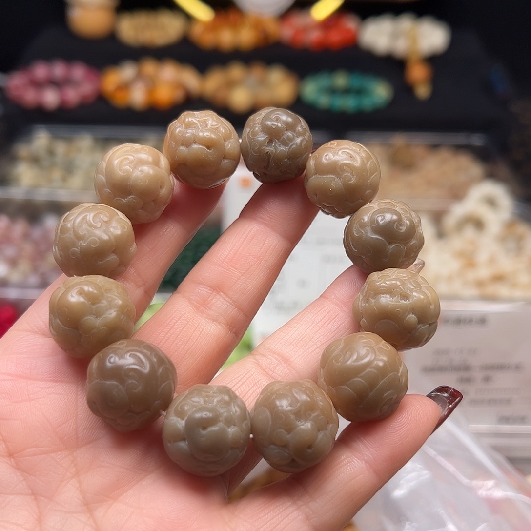 手串菩提根/象牙果瑕疵貔貅1条