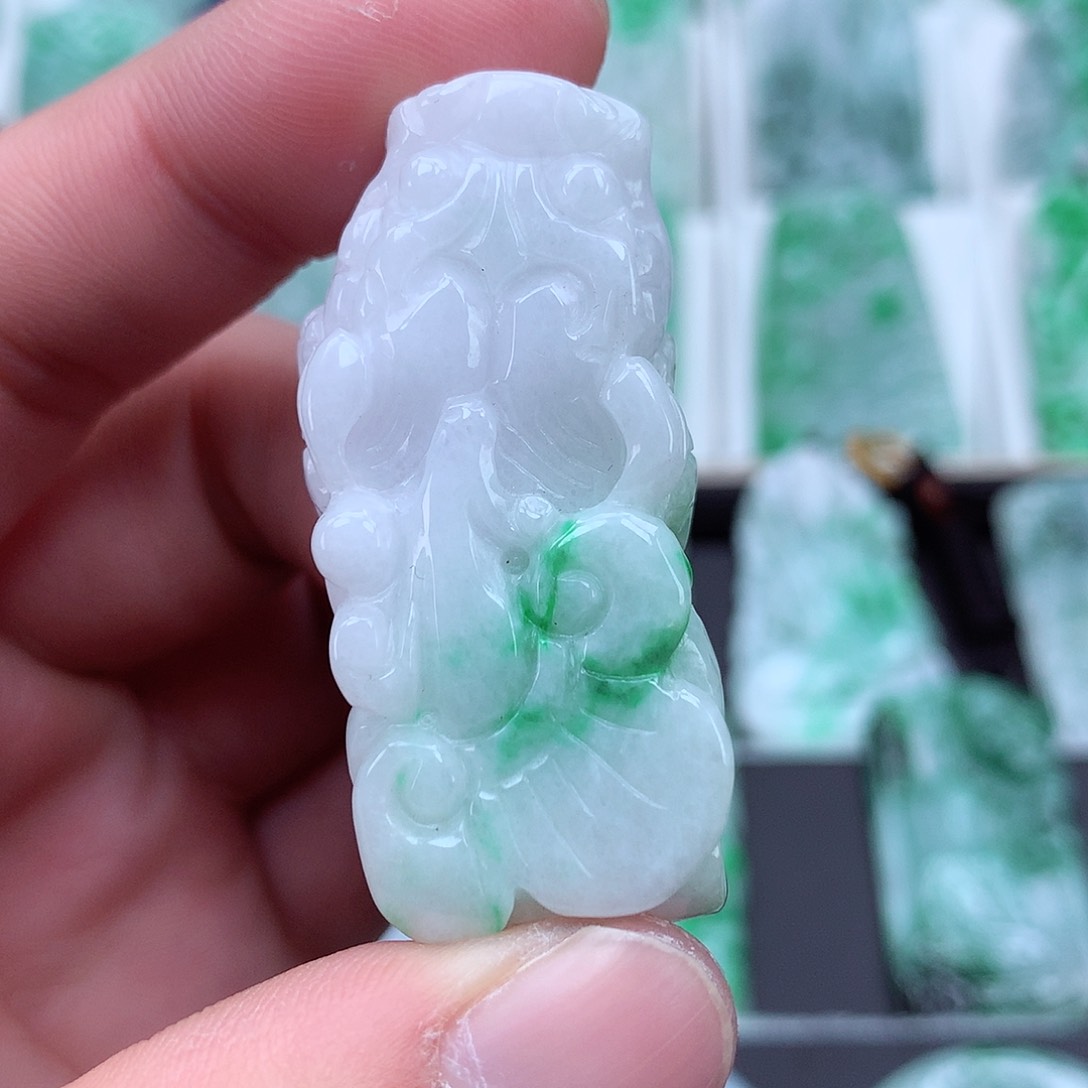 翡翠颈饰未镶嵌翡翠吊坠