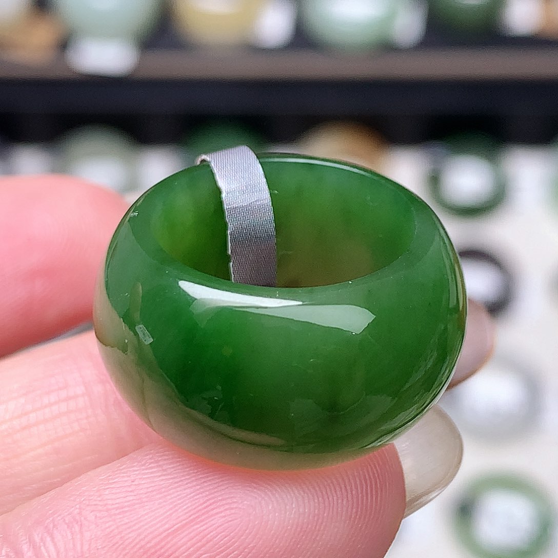 未镶嵌戒指和田玉