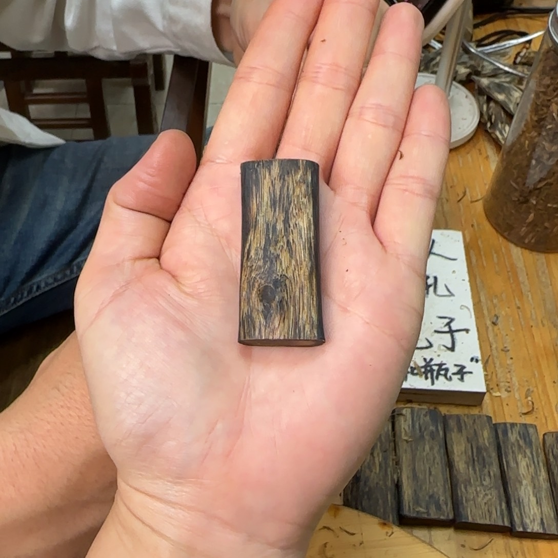 沉香吊坠素牌虎斑紫棋7.3克