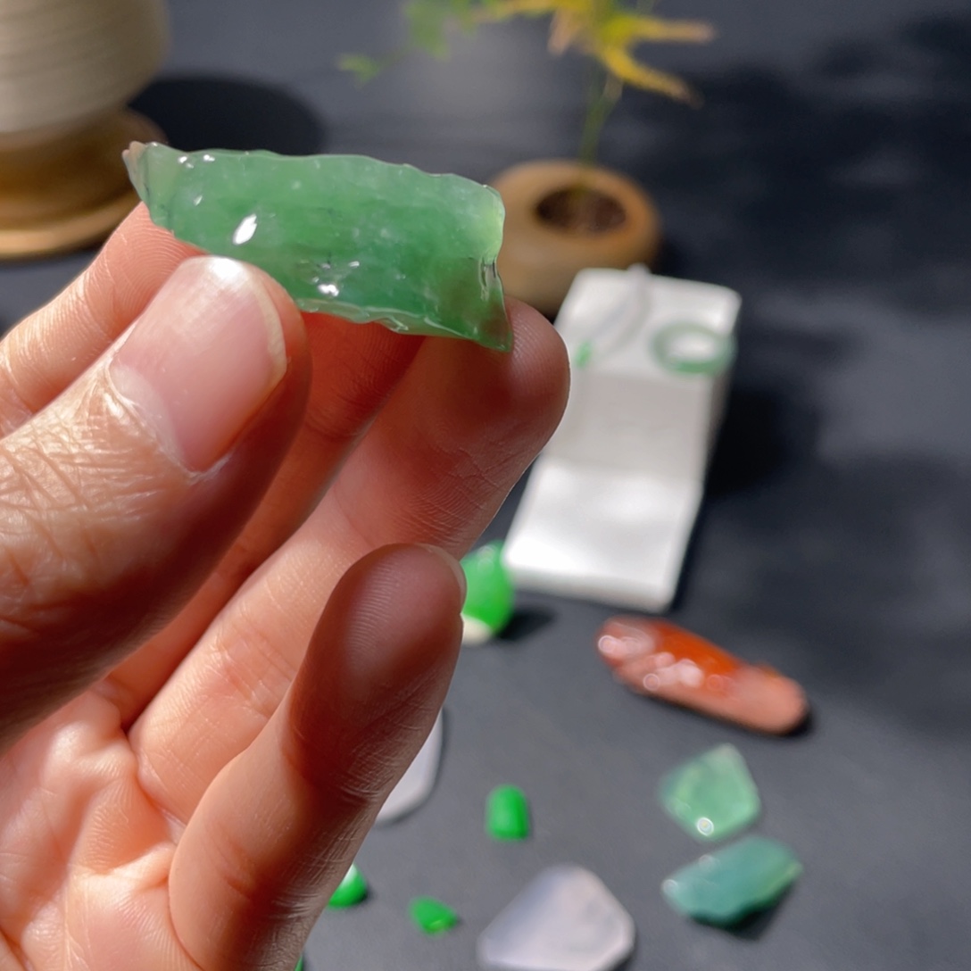 翡翠未镶嵌颈饰包工