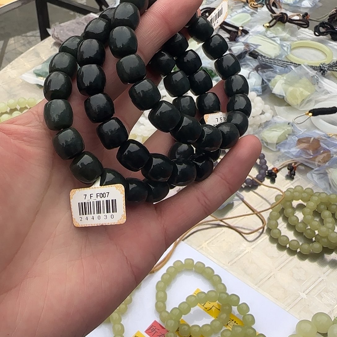 颈饰未镶嵌和田玉