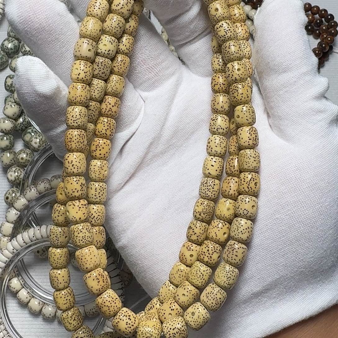 星月菩提手串原生态鸡油黄8✖️8桶珠脖挂小细星