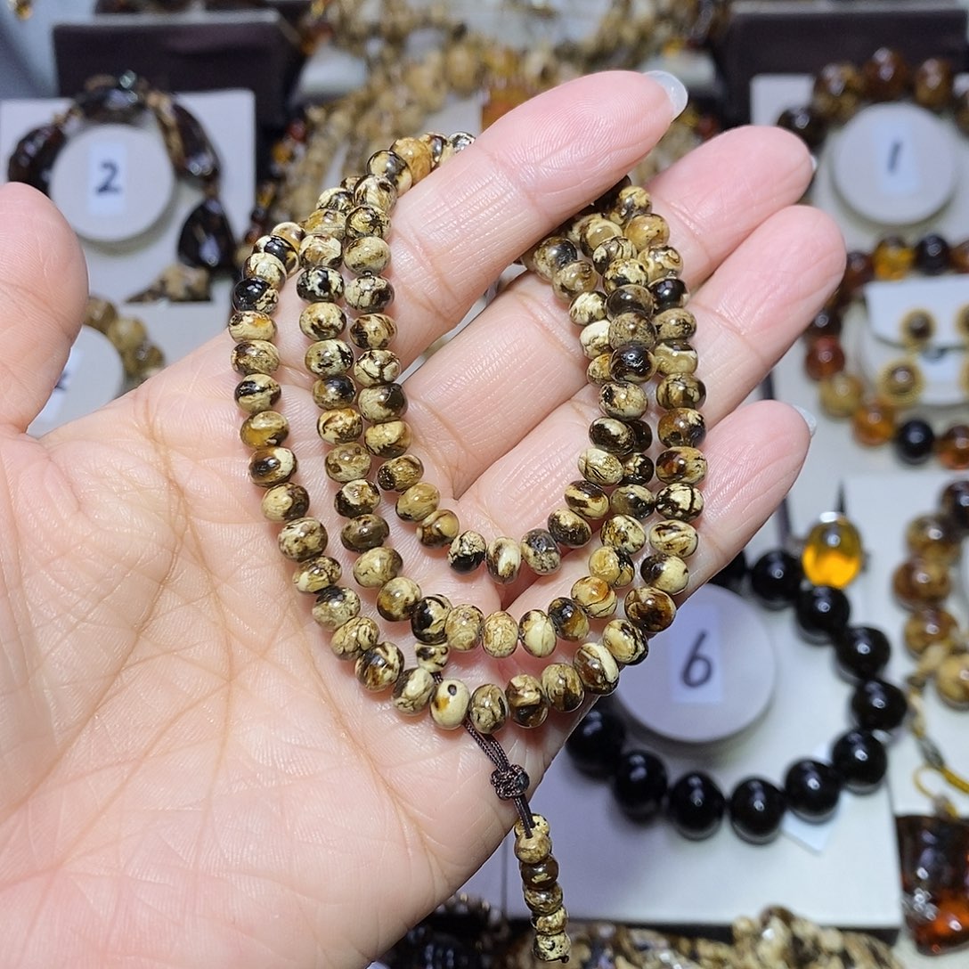 琥珀未镶嵌裸石黑白花6m