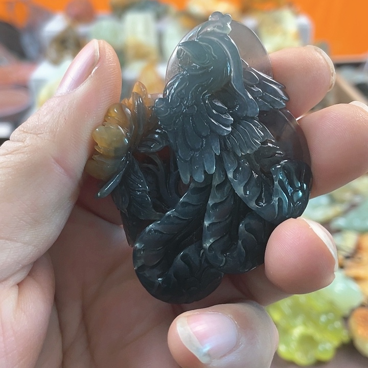 蛇纹石玉颈饰合金