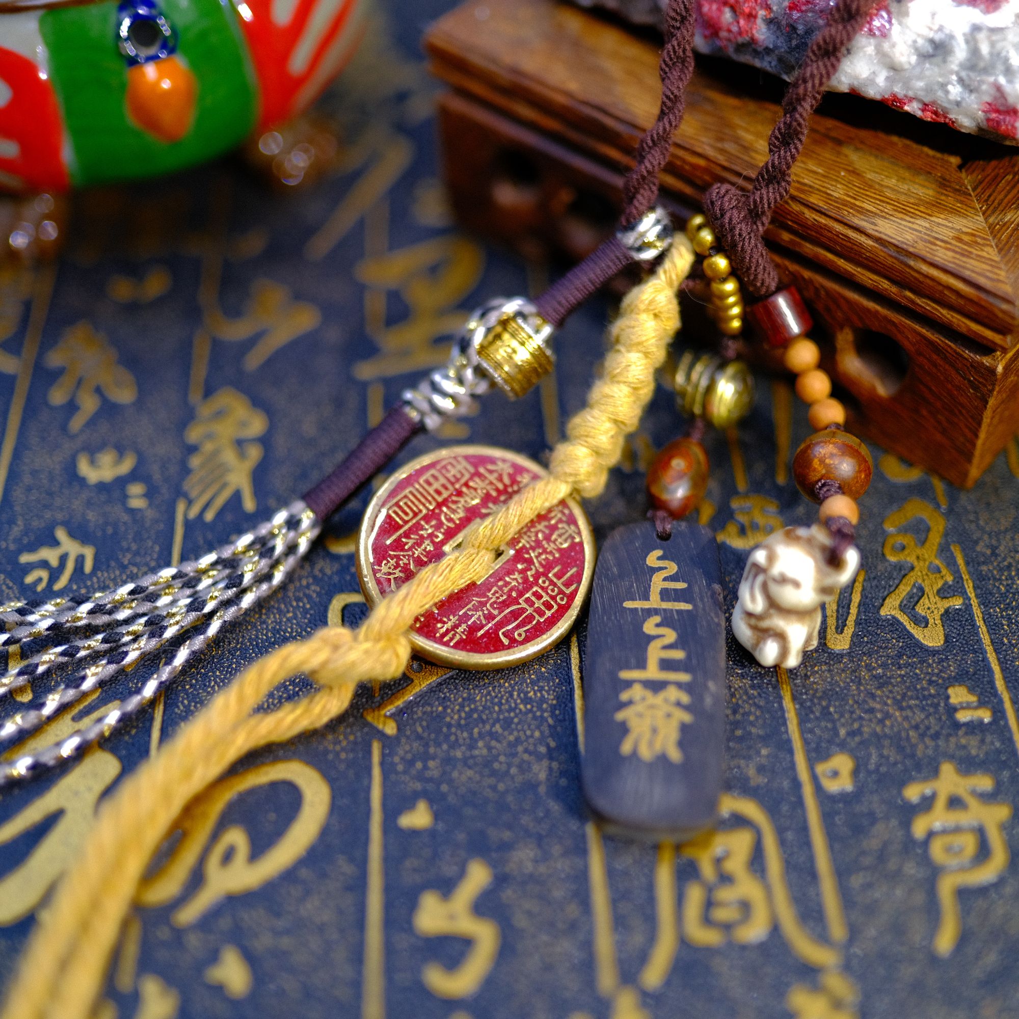 含辰砂工艺品【天然朱砂晶体颗粒】山鬼花钱黑驴蹄上上签根付小象挂