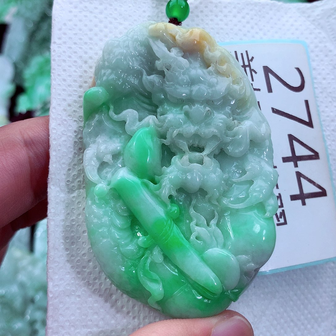 吊坠(不含链)未镶嵌翡翠