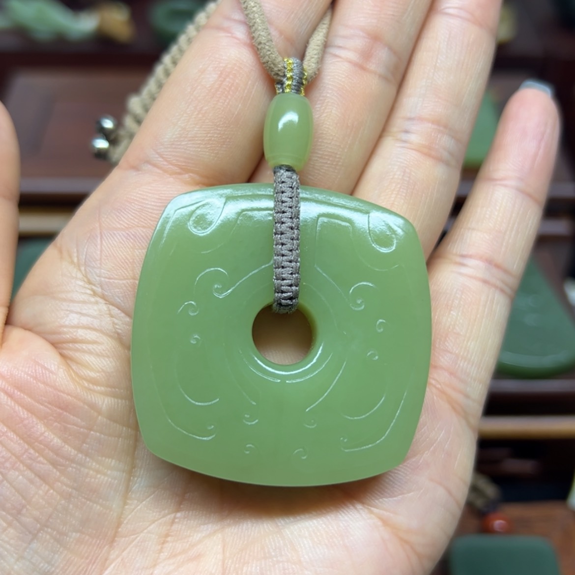 【闪购商品】岫岩老玉（透闪石质玉）颈饰未镶嵌菏****程