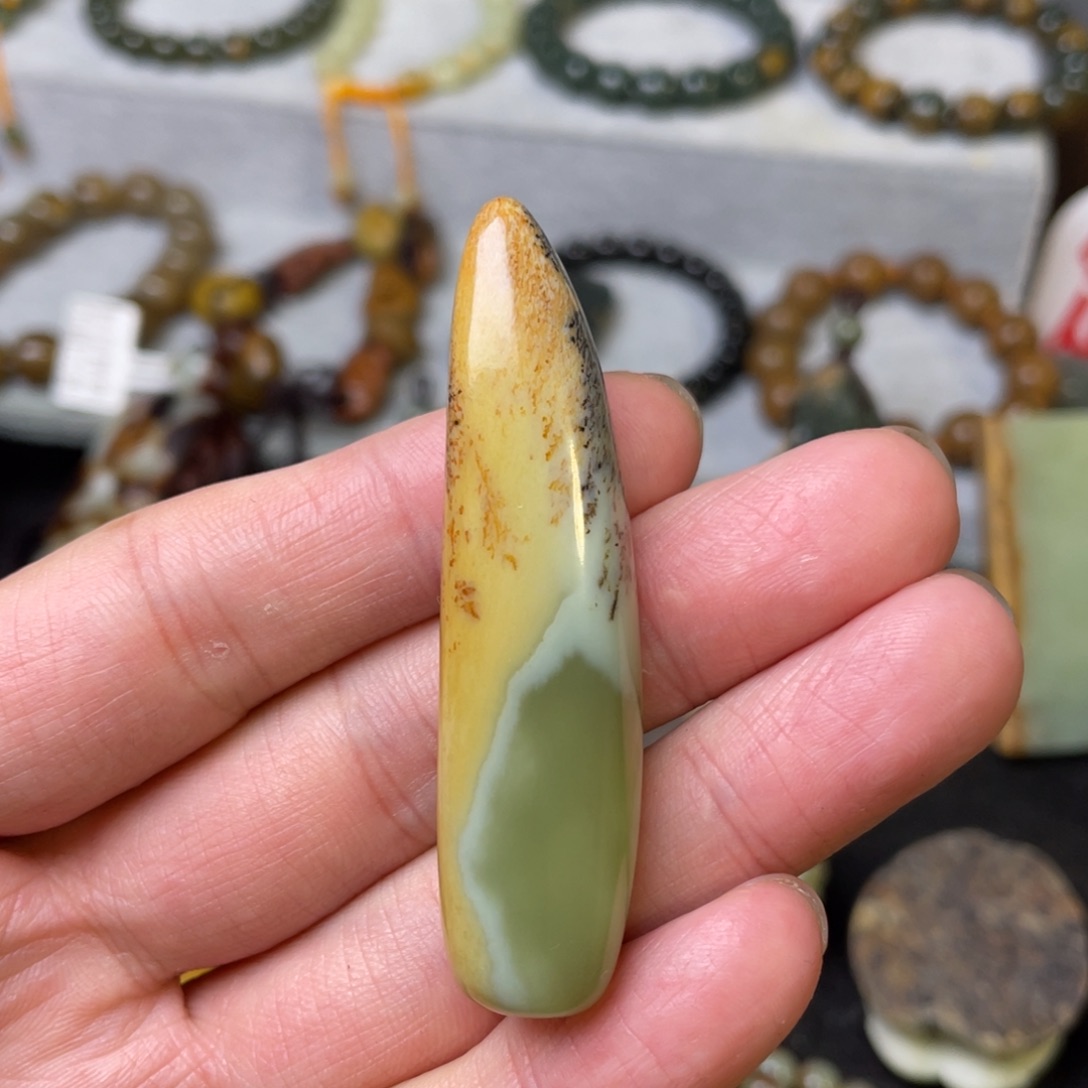 岫岩河磨玉（透闪石质玉）颈饰未镶嵌倔***卜