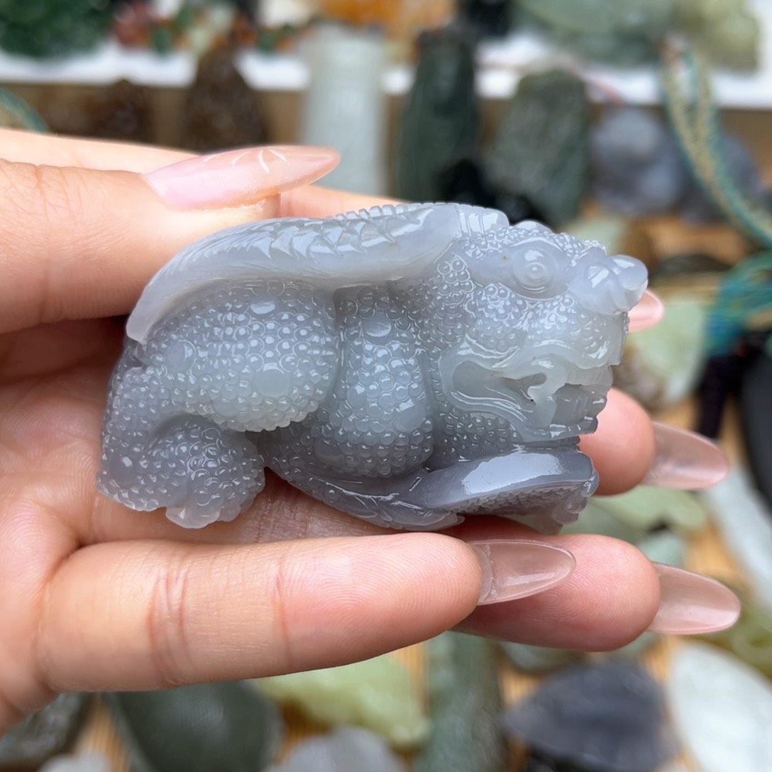 和田玉颈饰未镶嵌三****哥