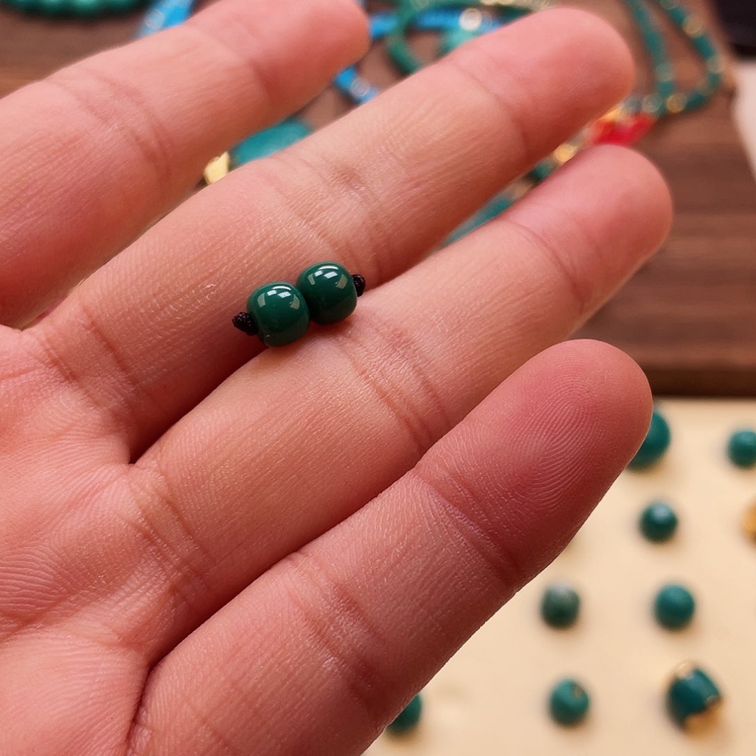 绿松石颈饰未镶嵌