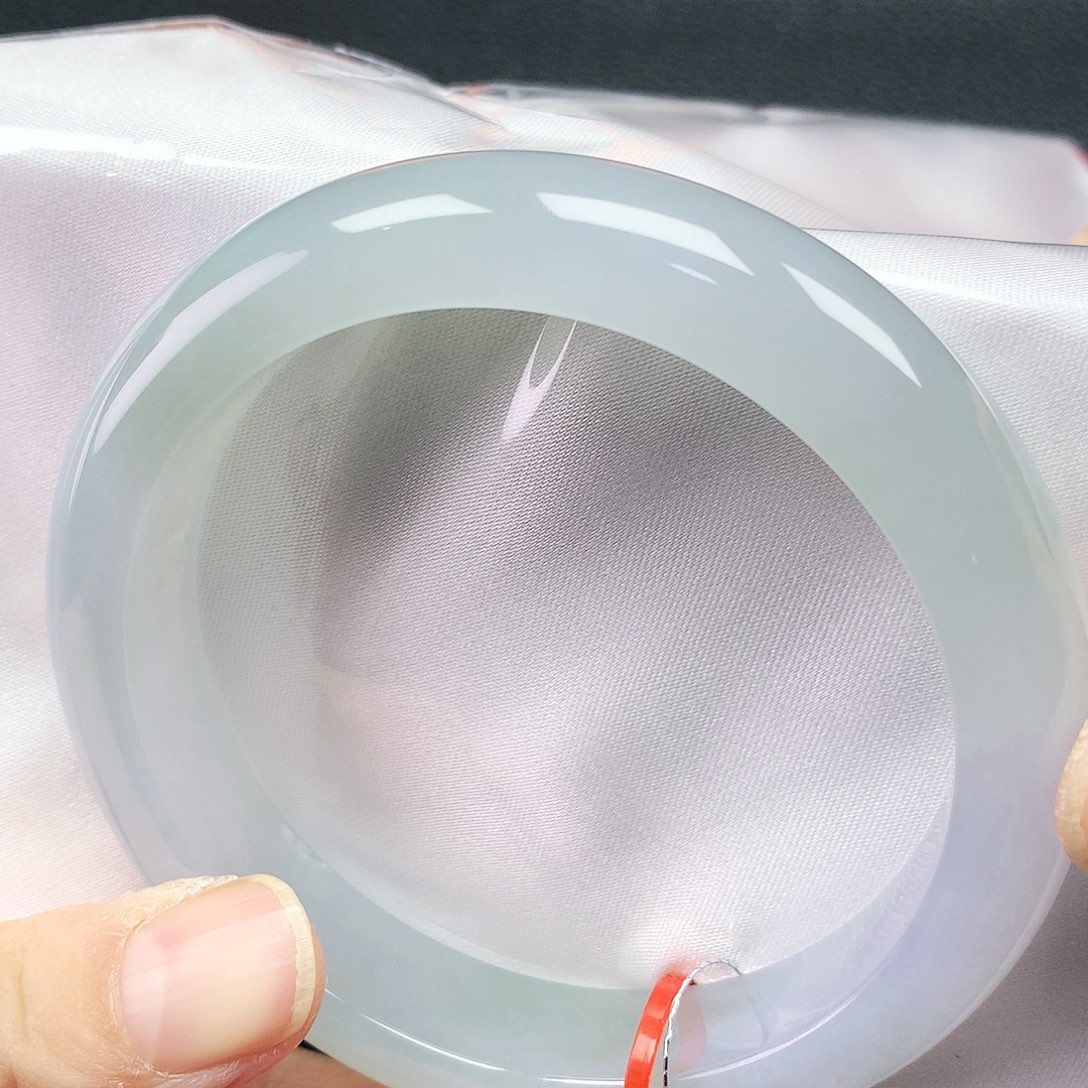 翡翠手镯未镶嵌60圈