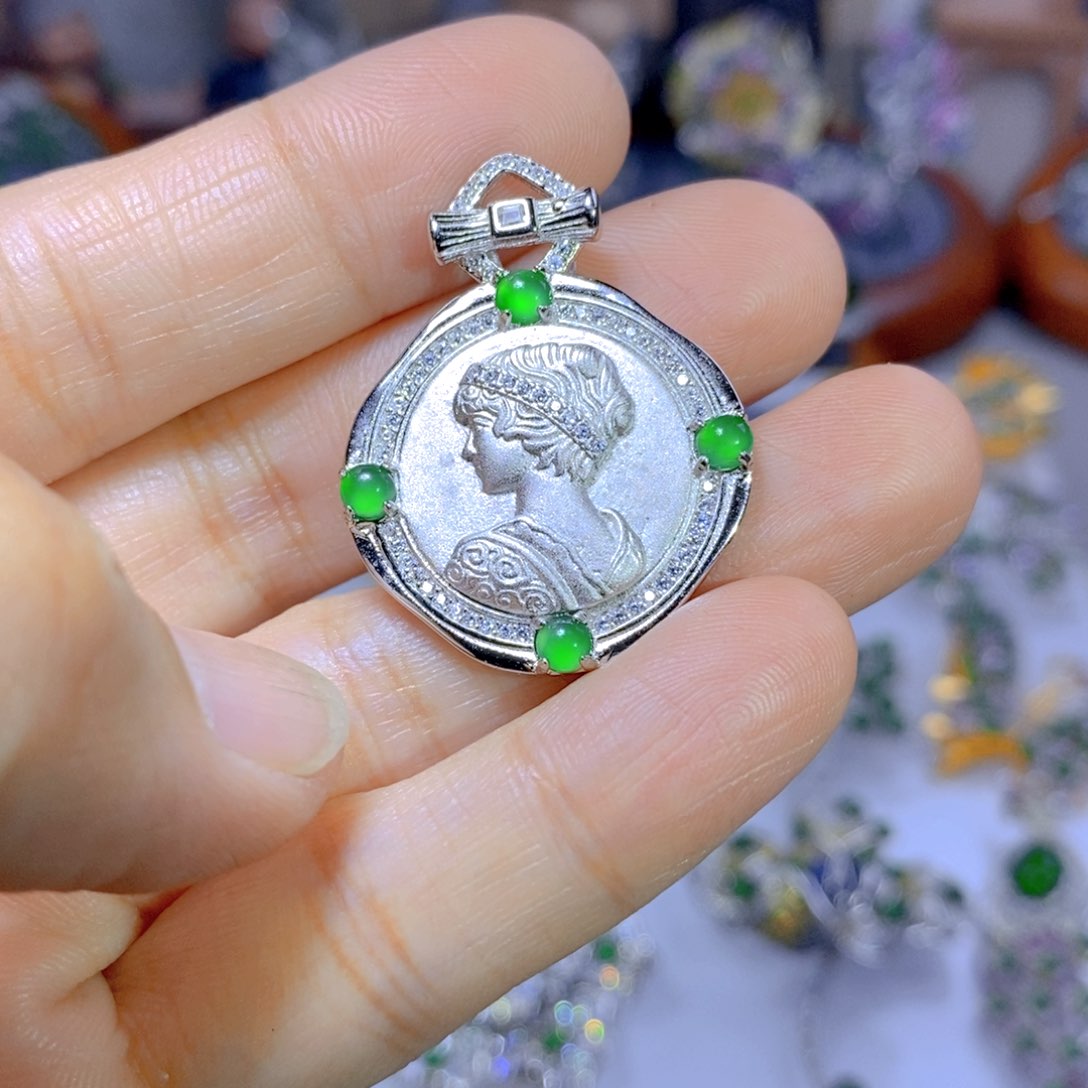 翡翠颈饰银S925镶嵌天然翡翠