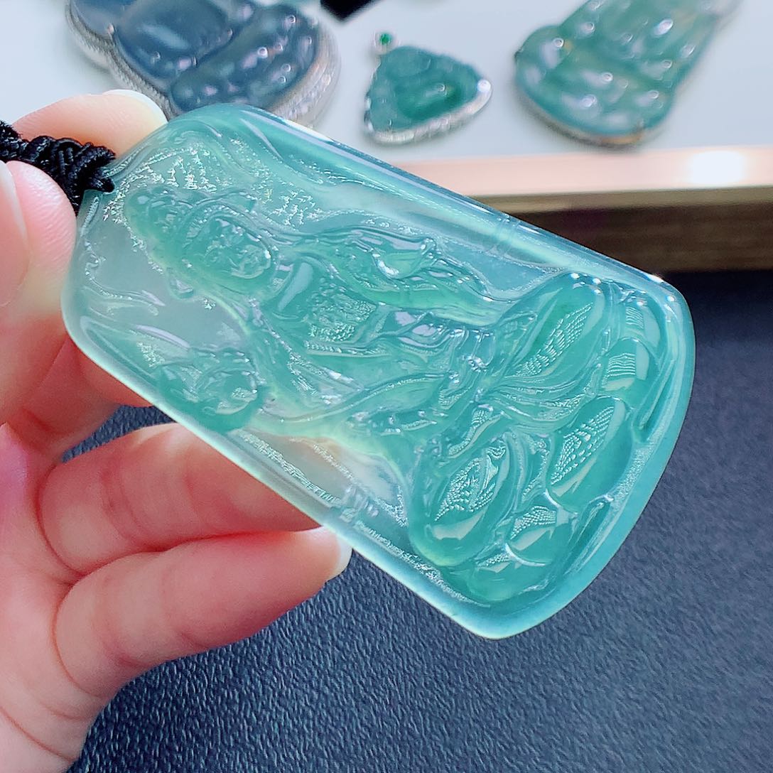 翡翠挂件未镶嵌翡翠