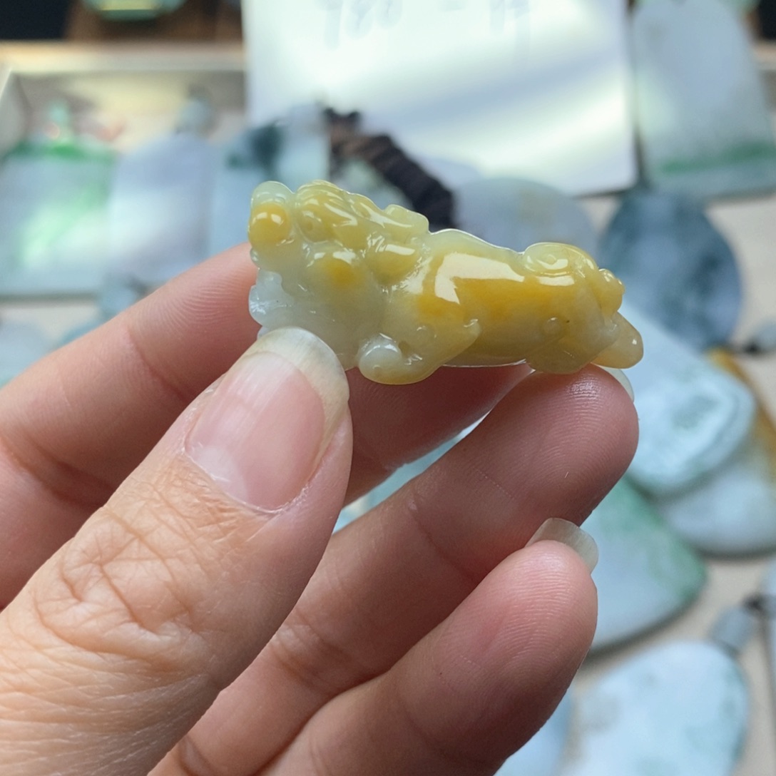 定制翡翠未镶嵌貔恘