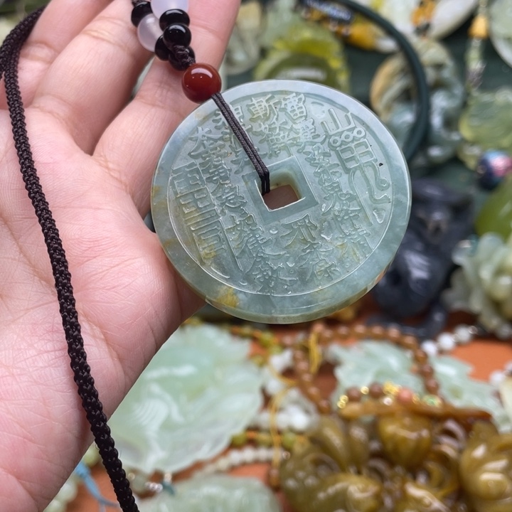 蛇纹石玉吊坠合金