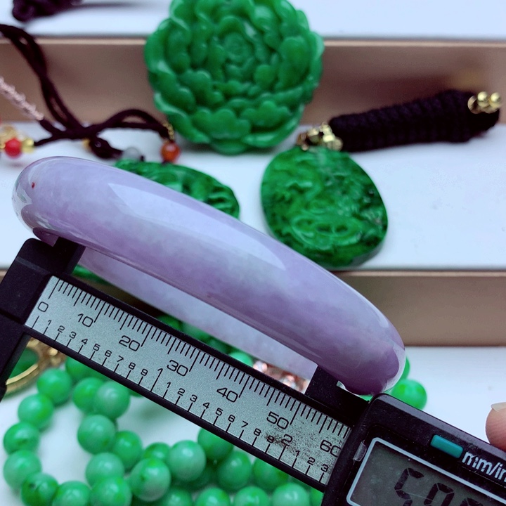 翡翠未镶嵌手镯…．．