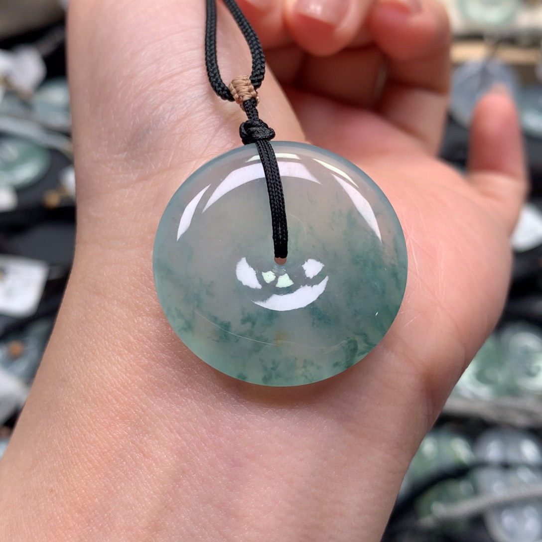 翡翠颈饰未镶嵌扣子