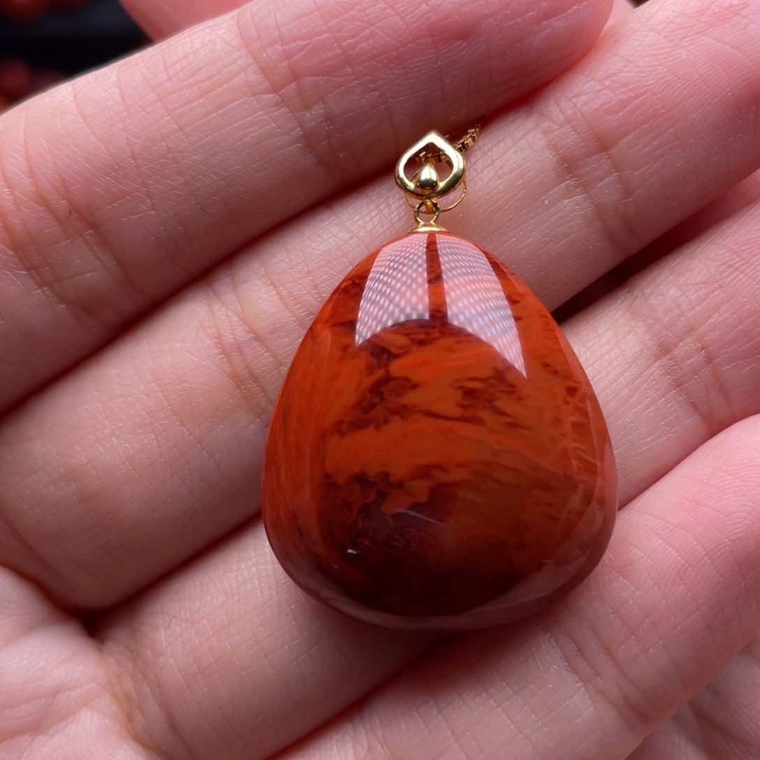南红玛瑙18K金镶嵌珠宝奇石水滴吊坠