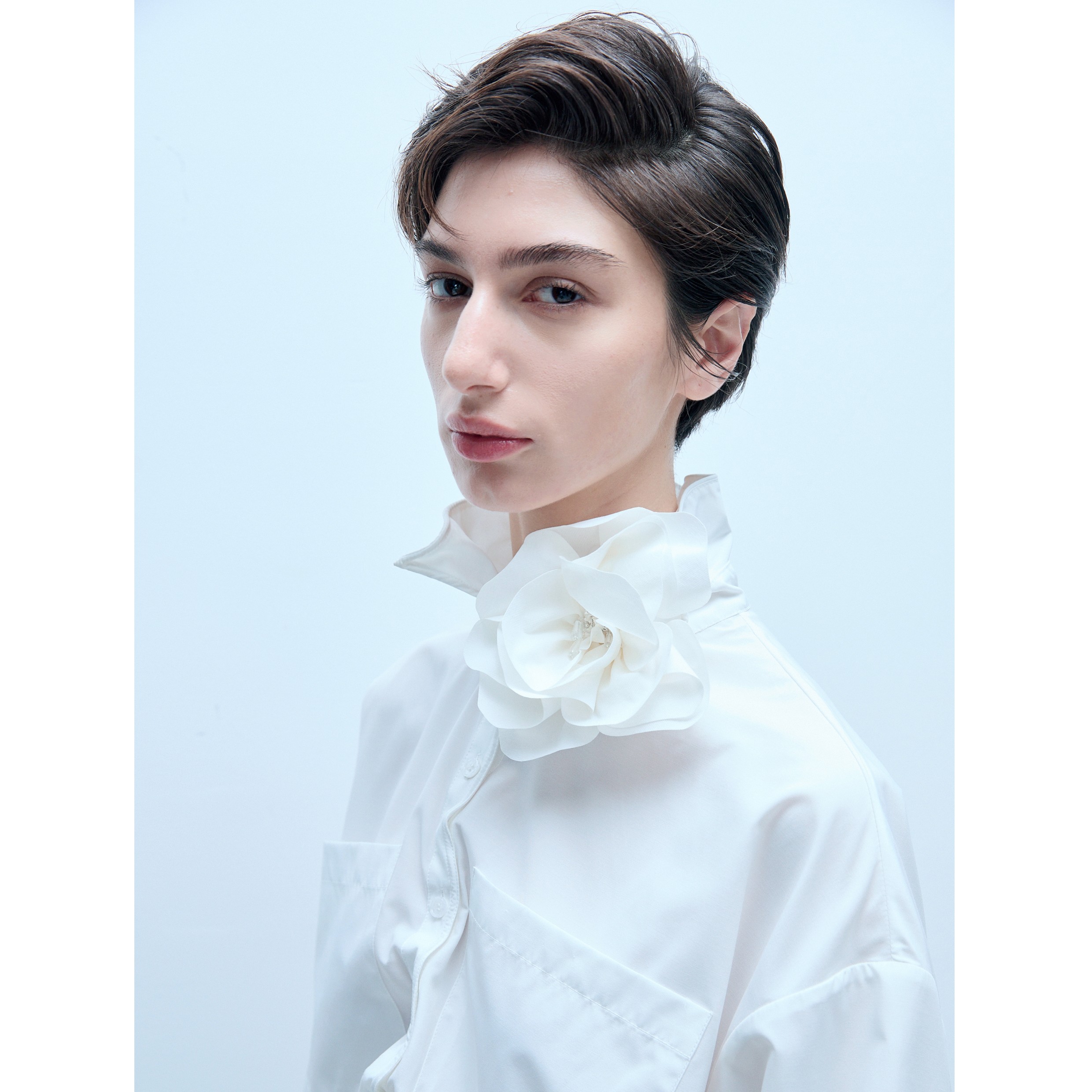 {郝蕾 李沁 丁当 等上身同款} }四季气质时尚鱼骨百搭薄款衬衫