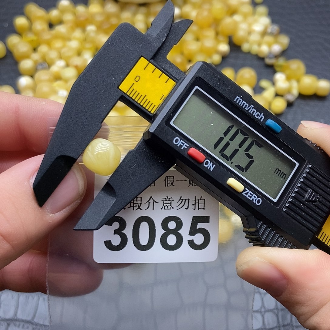 蜜蜡未镶嵌珠宝奇石3085