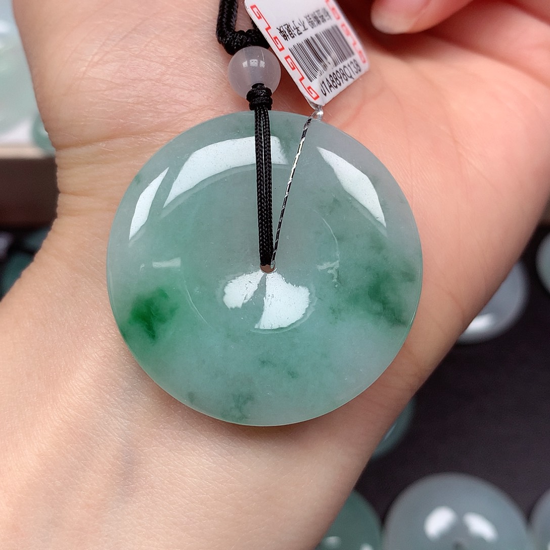 翡翠未镶嵌颈饰平安扣