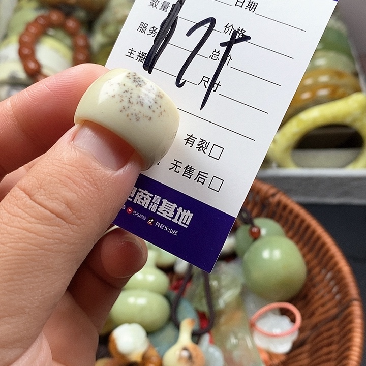 未镶嵌蛇纹石玉戒指