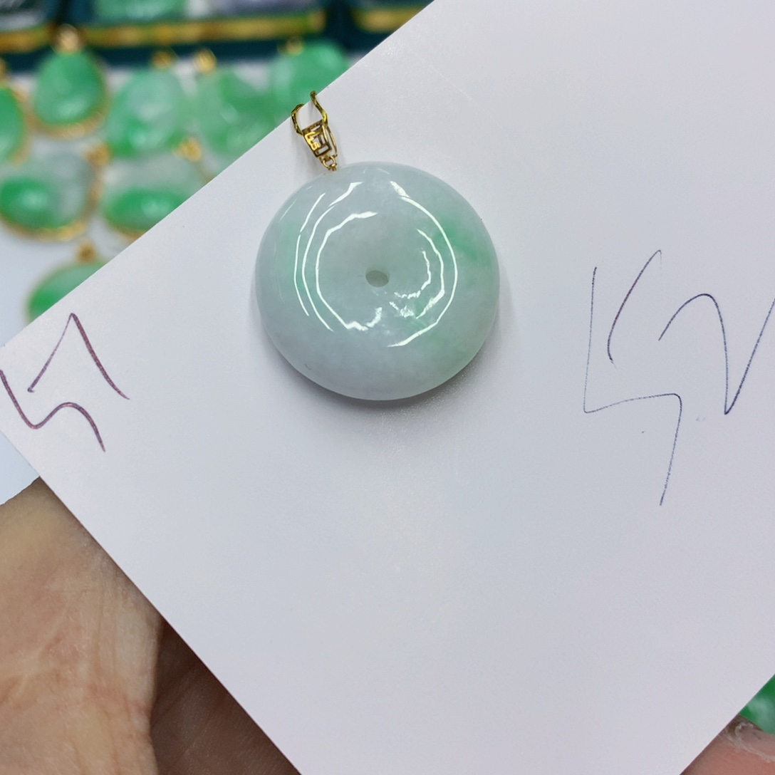 翡翠颈饰18K金镶嵌翡翠