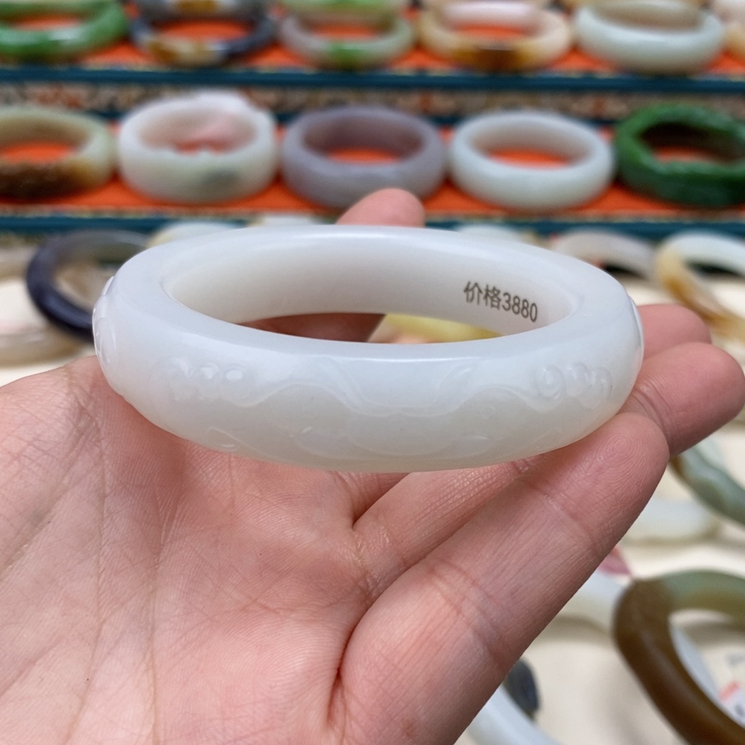 和田玉手镯53.2未镶嵌狮*