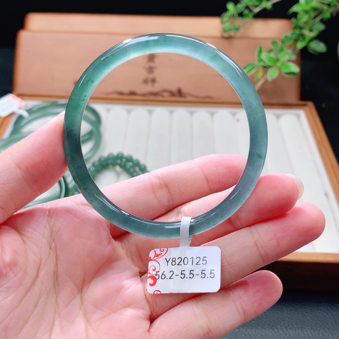 未镶嵌手镯（圆镯）翡翠