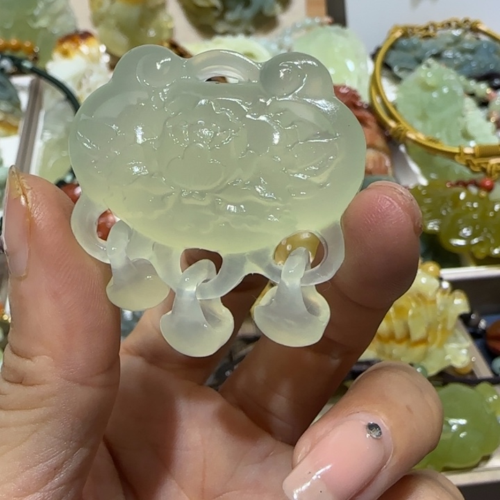 蛇纹石玉吊坠未镶嵌