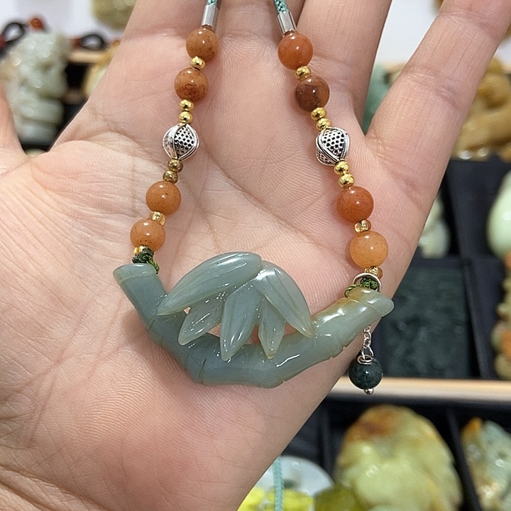 蛇纹石玉挂件未镶嵌