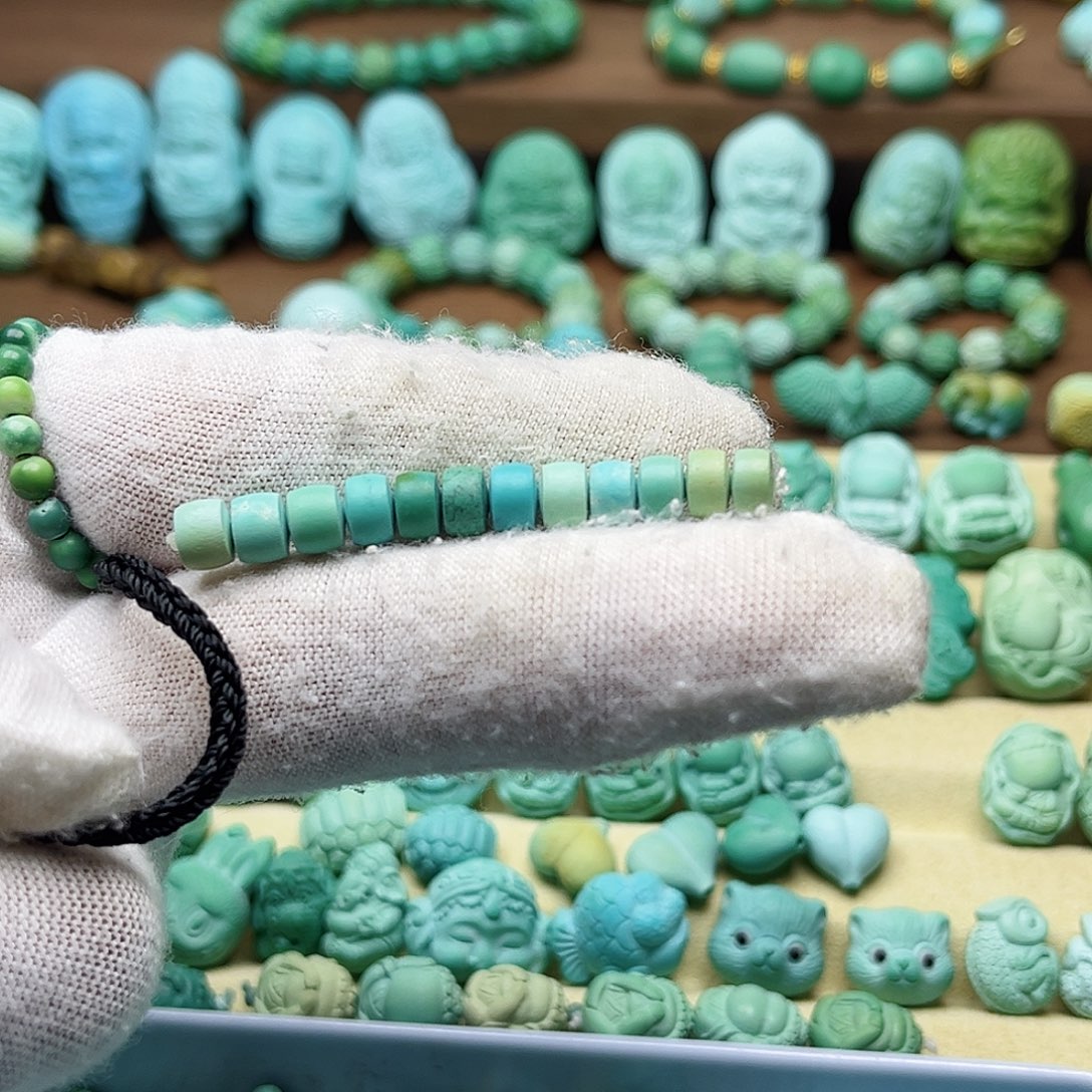 绿松石未镶嵌颈饰