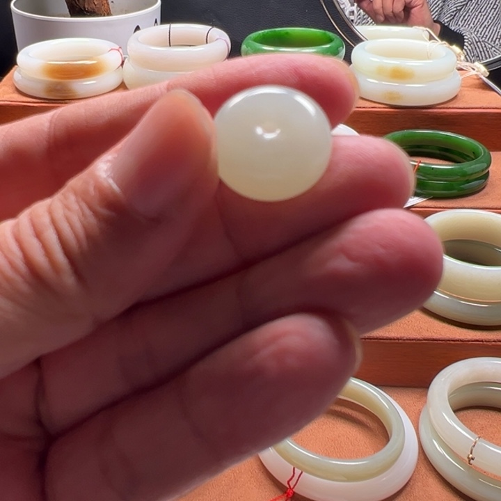 和田玉（糖玉）未镶嵌颈饰