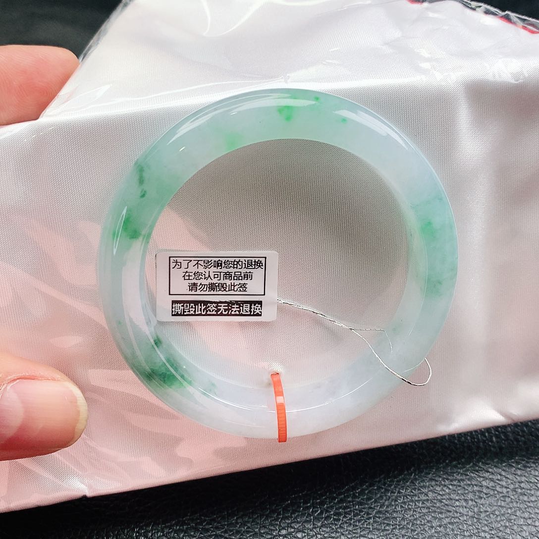 翡翠手镯未镶嵌天然翡翠手镯