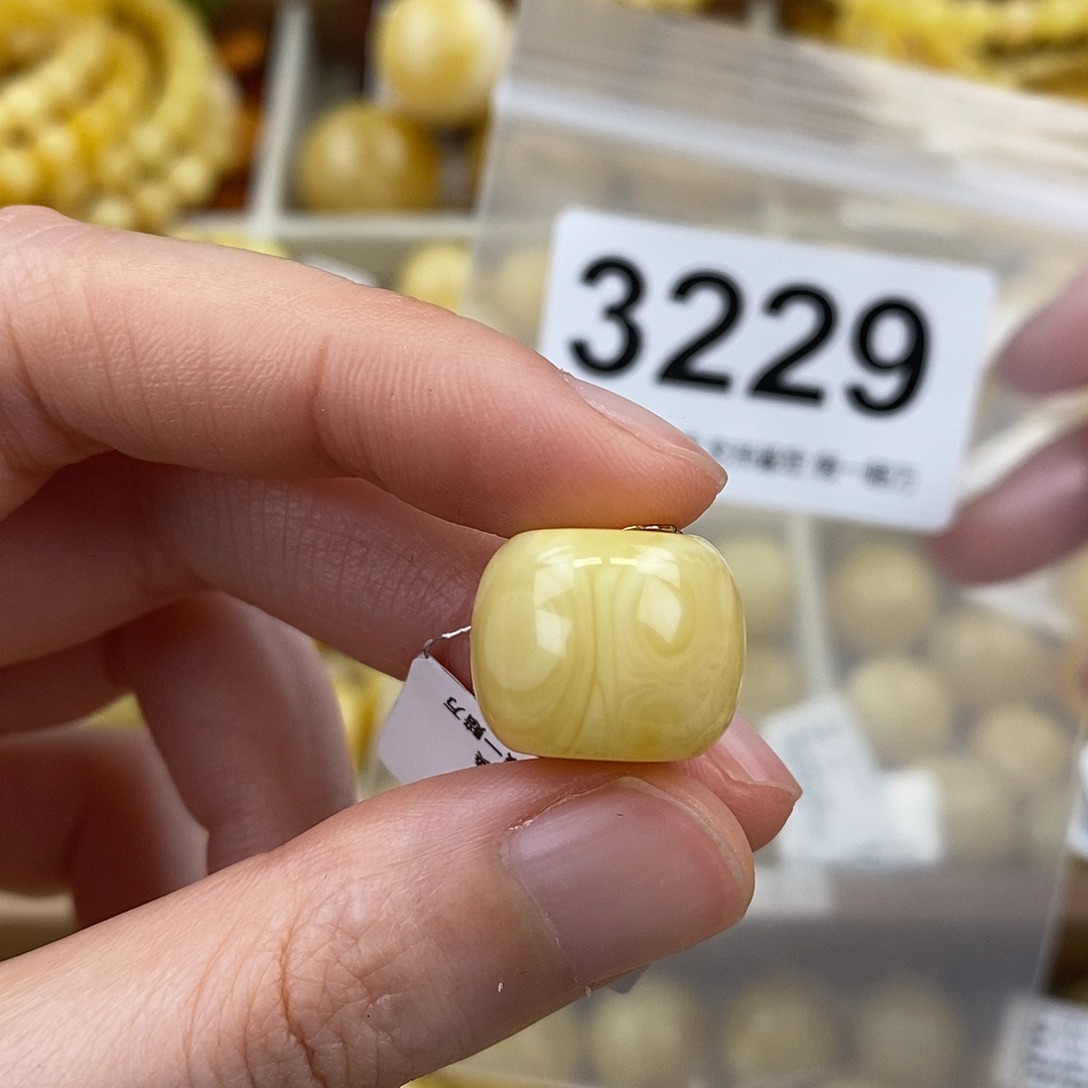 蜜蜡未镶嵌珠宝奇石16.4