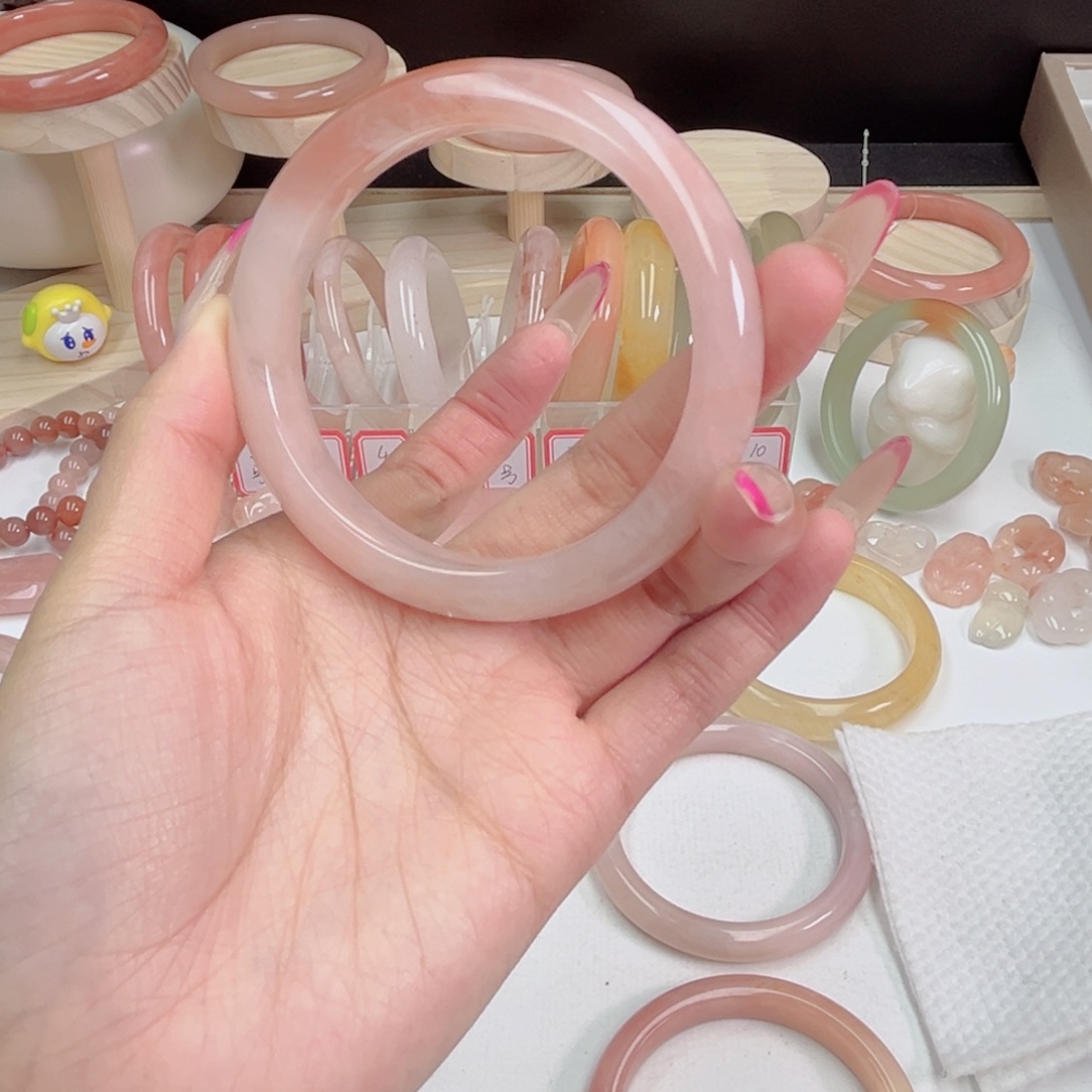 未镶嵌手镯石英质玉七*?