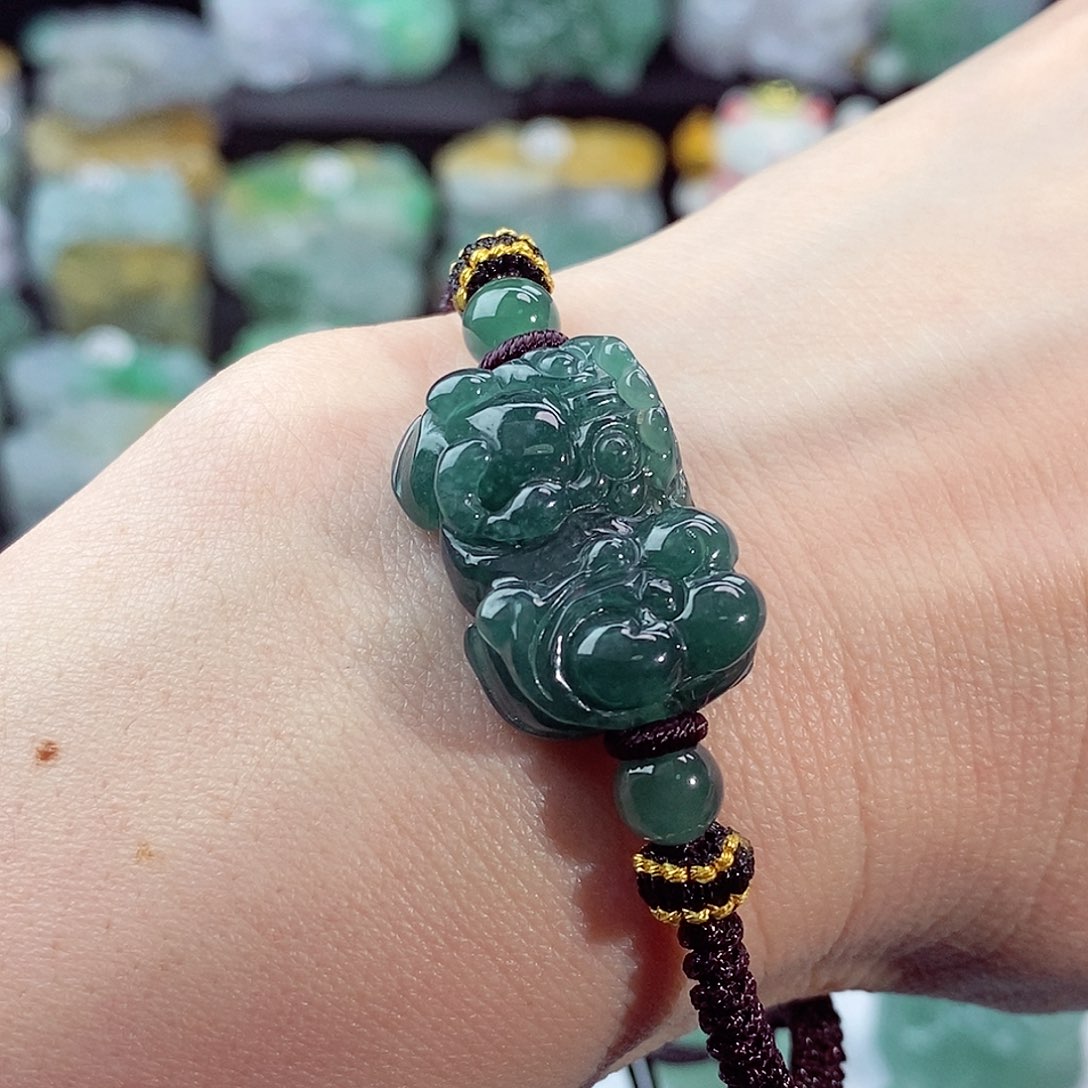 颈饰未镶嵌翡翠天然