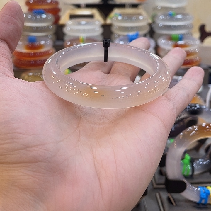 玛瑙/玉髓未镶嵌手镯1