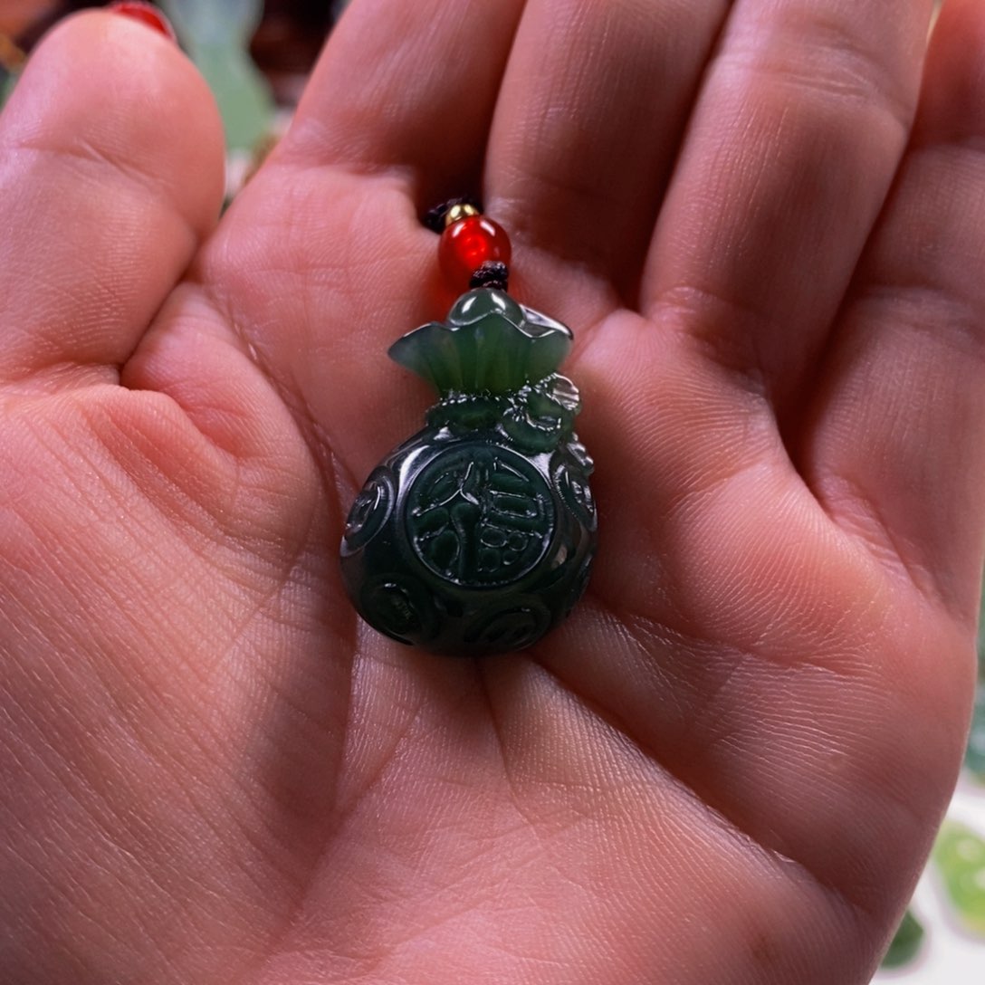 蛇纹石玉颈饰未镶嵌k****9