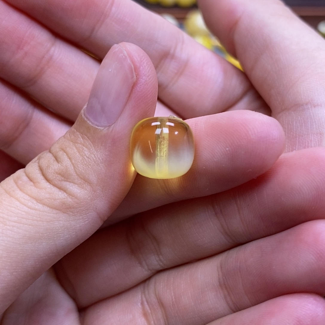 琥珀未镶嵌珠宝奇石11.7