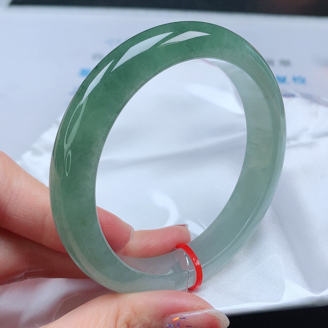 翡翠手镯未镶嵌60圈