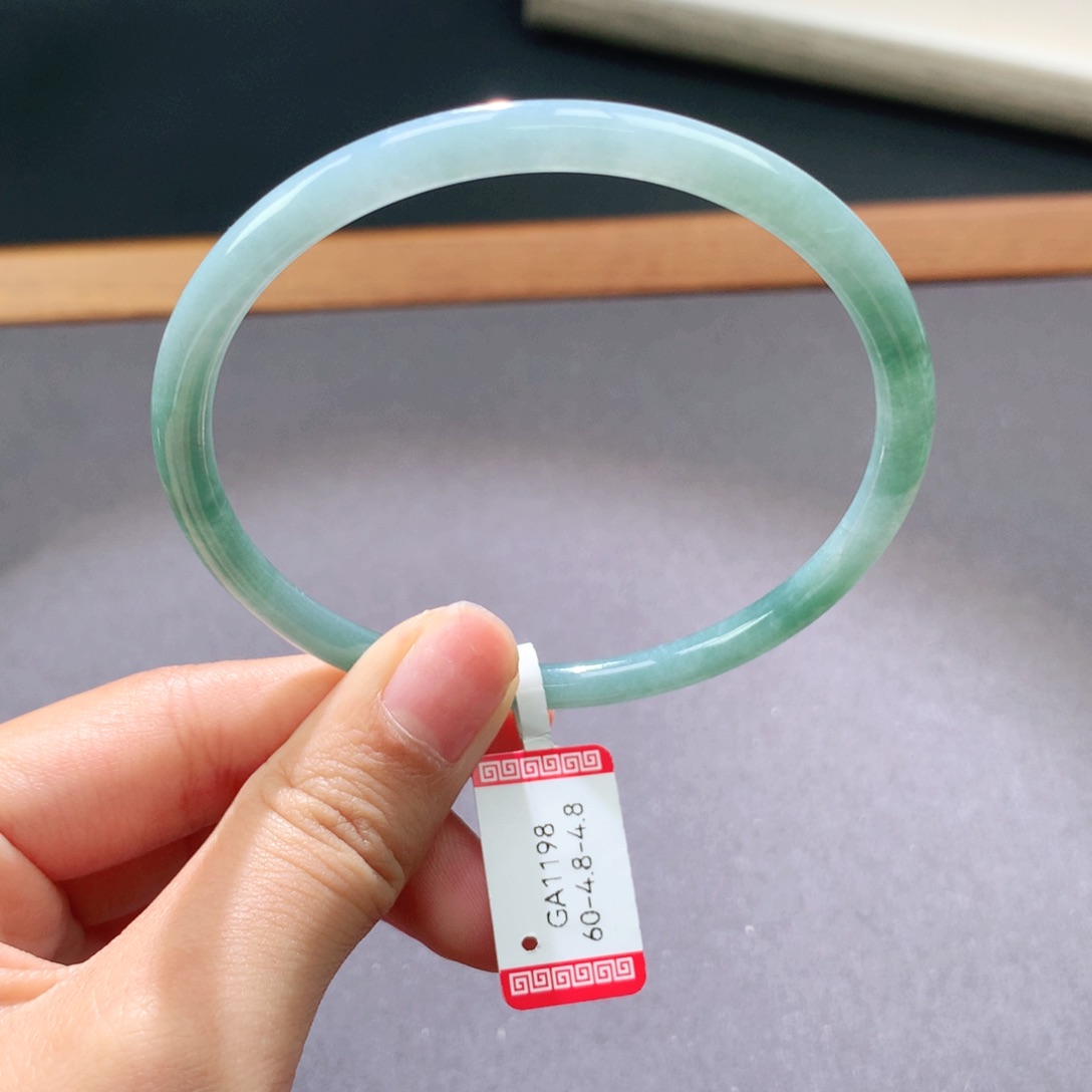 翡翠手镯未镶嵌天然翡翠手镯叮当镯