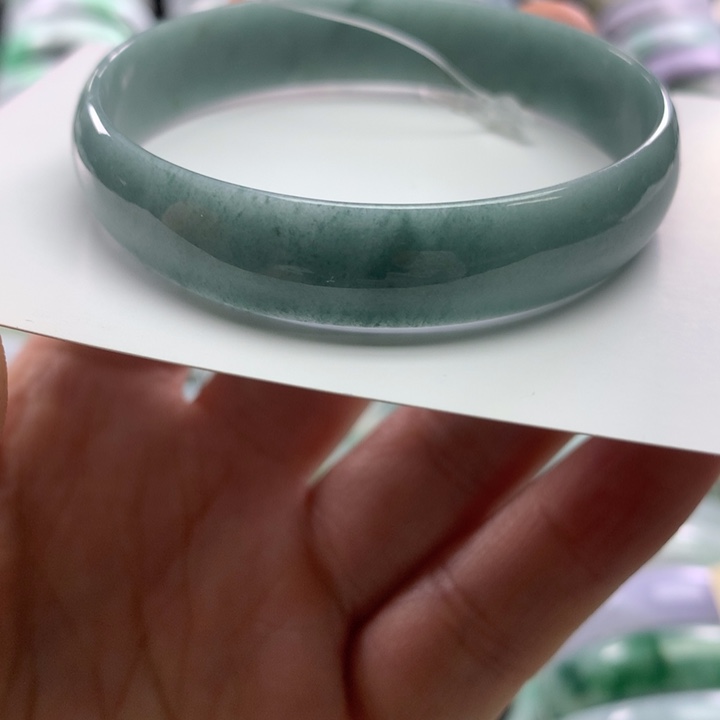 翡翠未镶嵌手镯公主