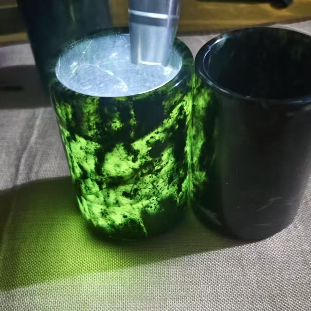 纯天然藏玉药王石无盖直筒杯