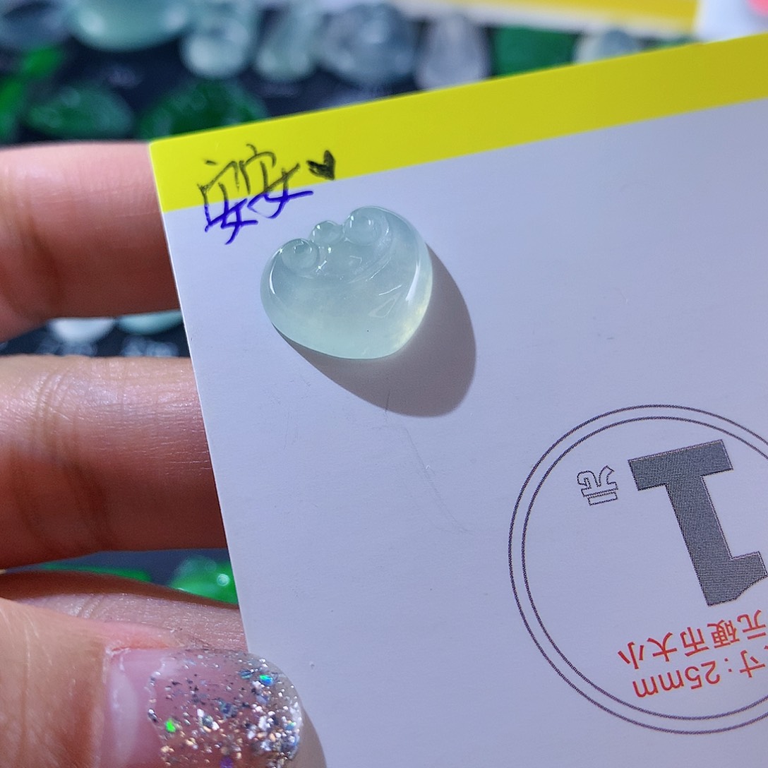 翡翠颈饰未镶嵌天然翡翠高冰爱心