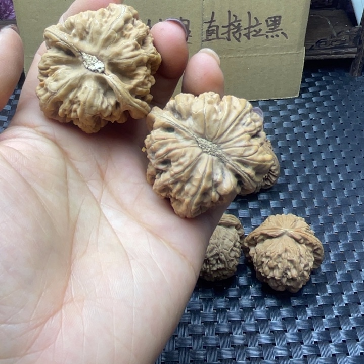 刘***9文玩核桃吊坠粗筋不退不换